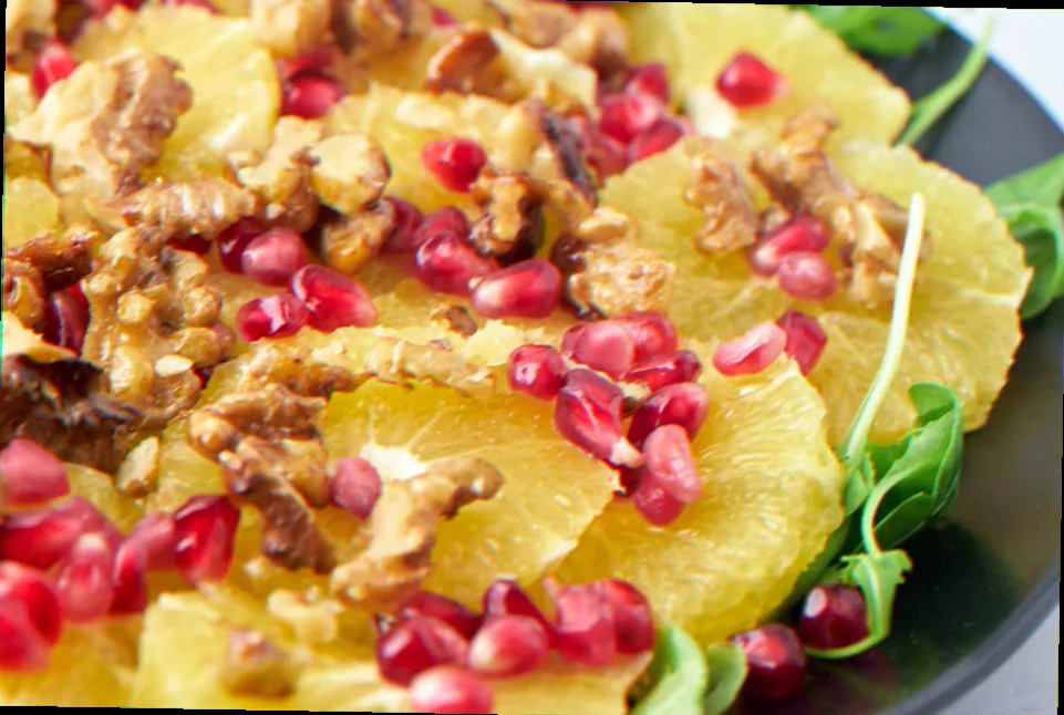 Appelsinsalat med granatæble billede
