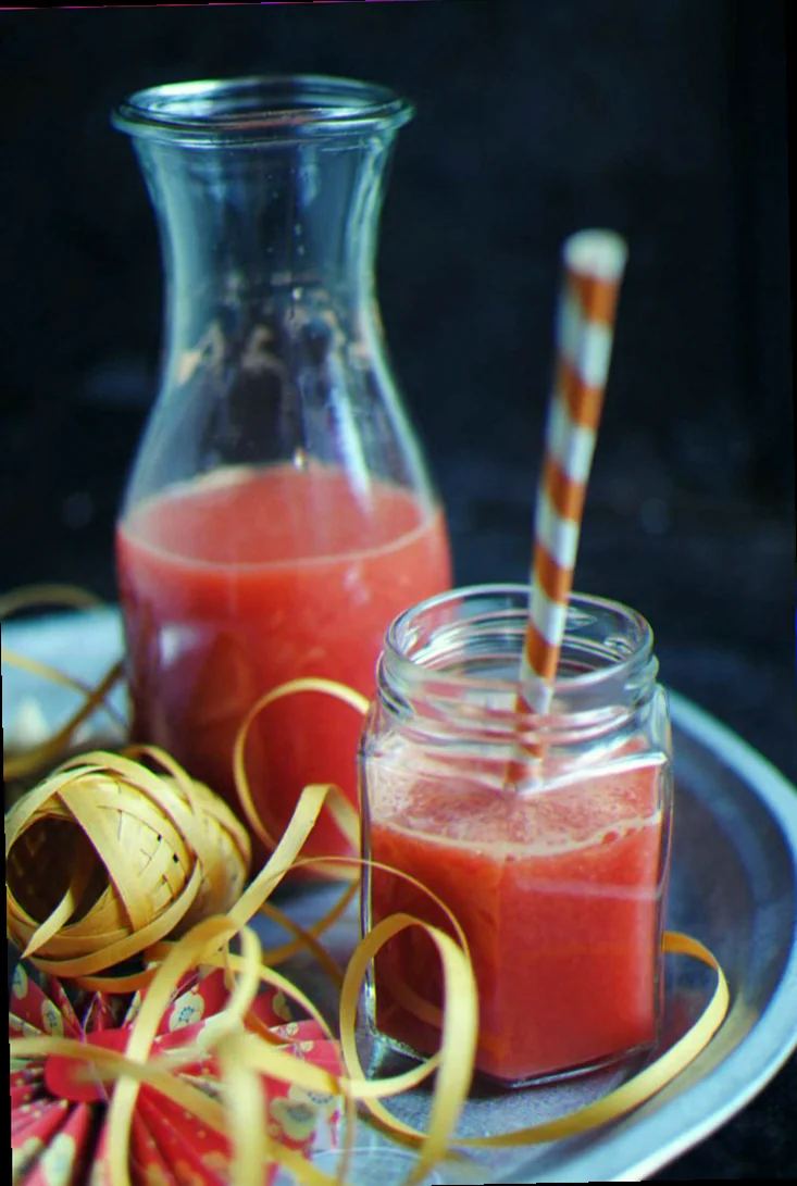 Granatæble juice der bliver lavet.