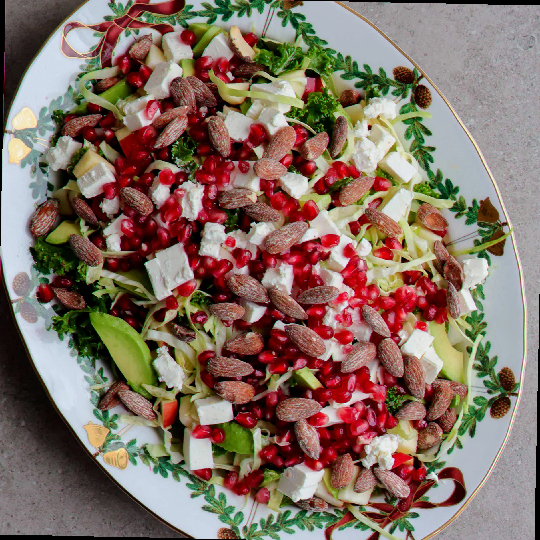 Farverig salat med rødkål