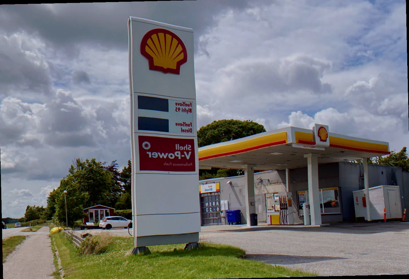 Tankstation i nærheden åben nu billede
