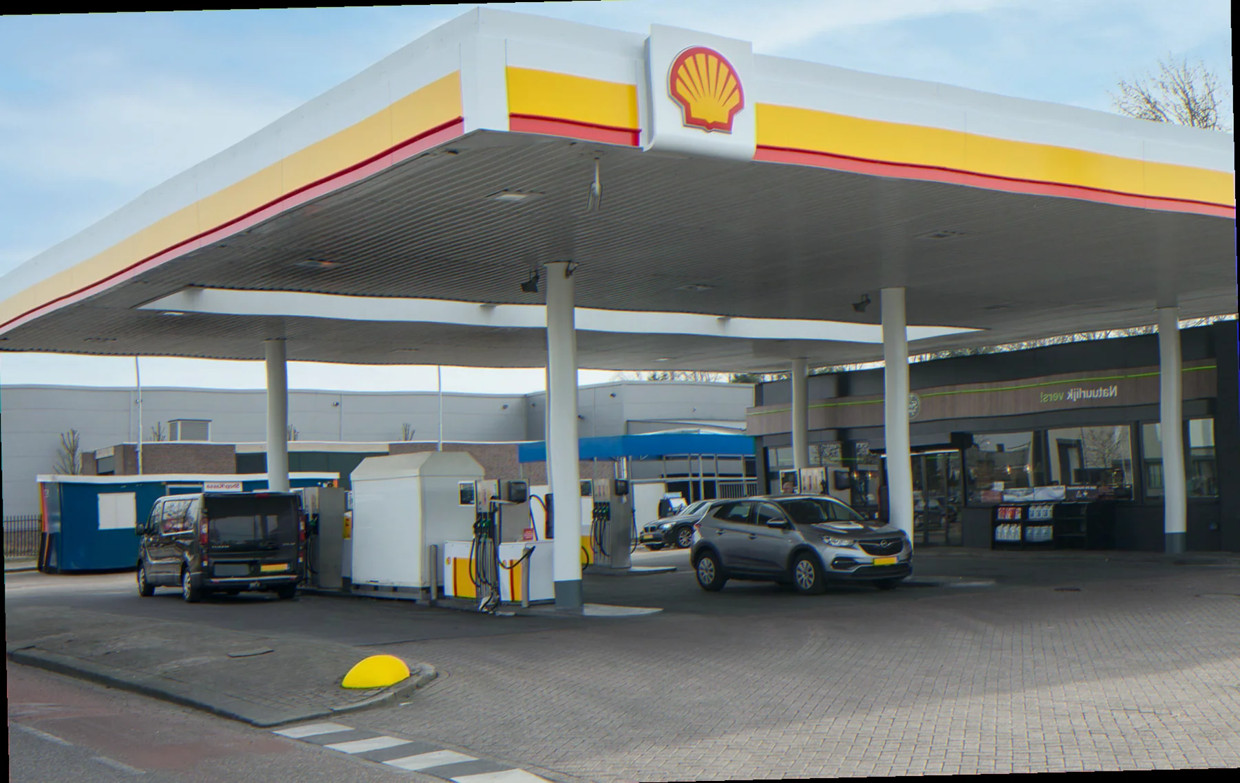 Tankstation i nærheden åben nu billede