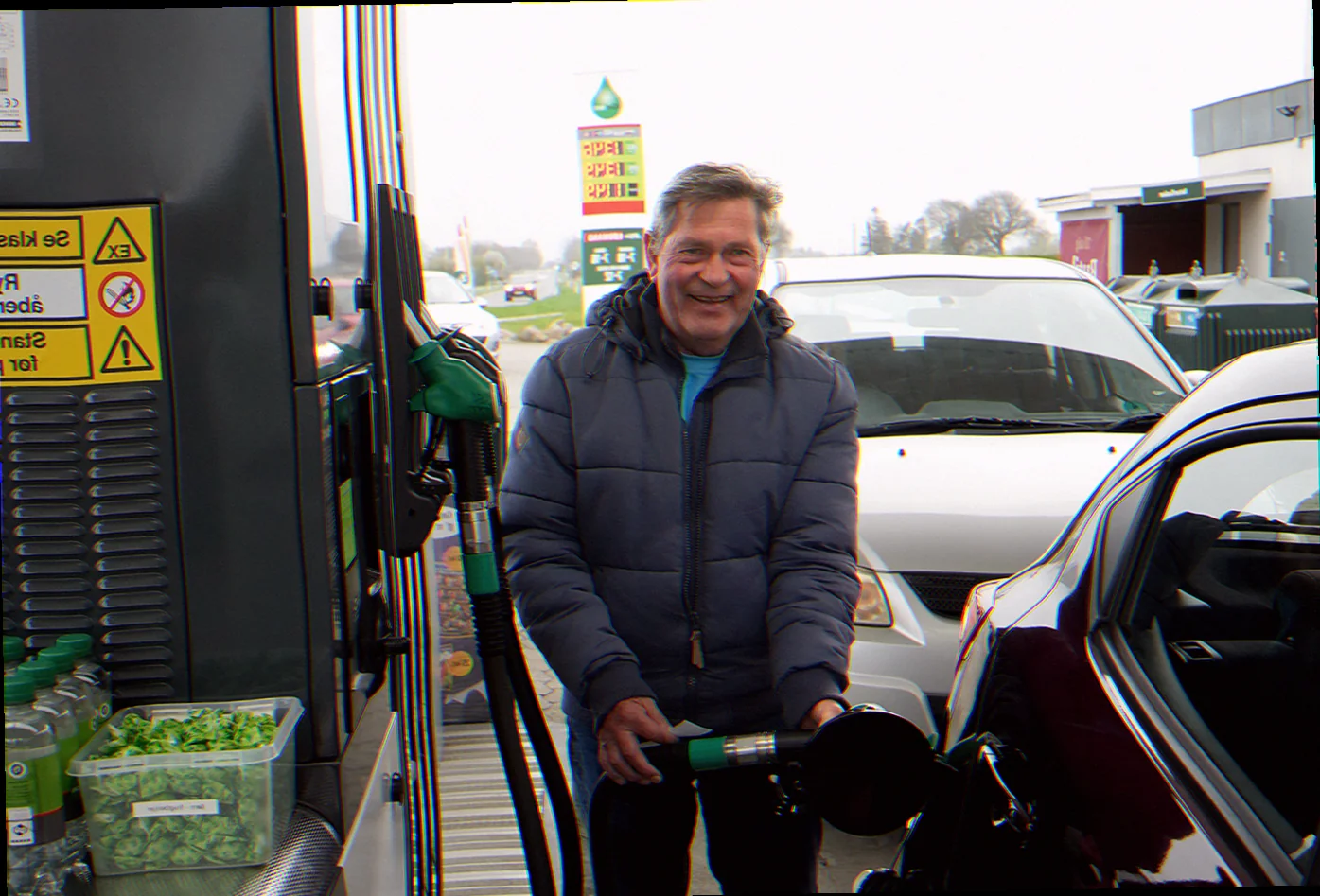Tankstation i nærheden åben nu